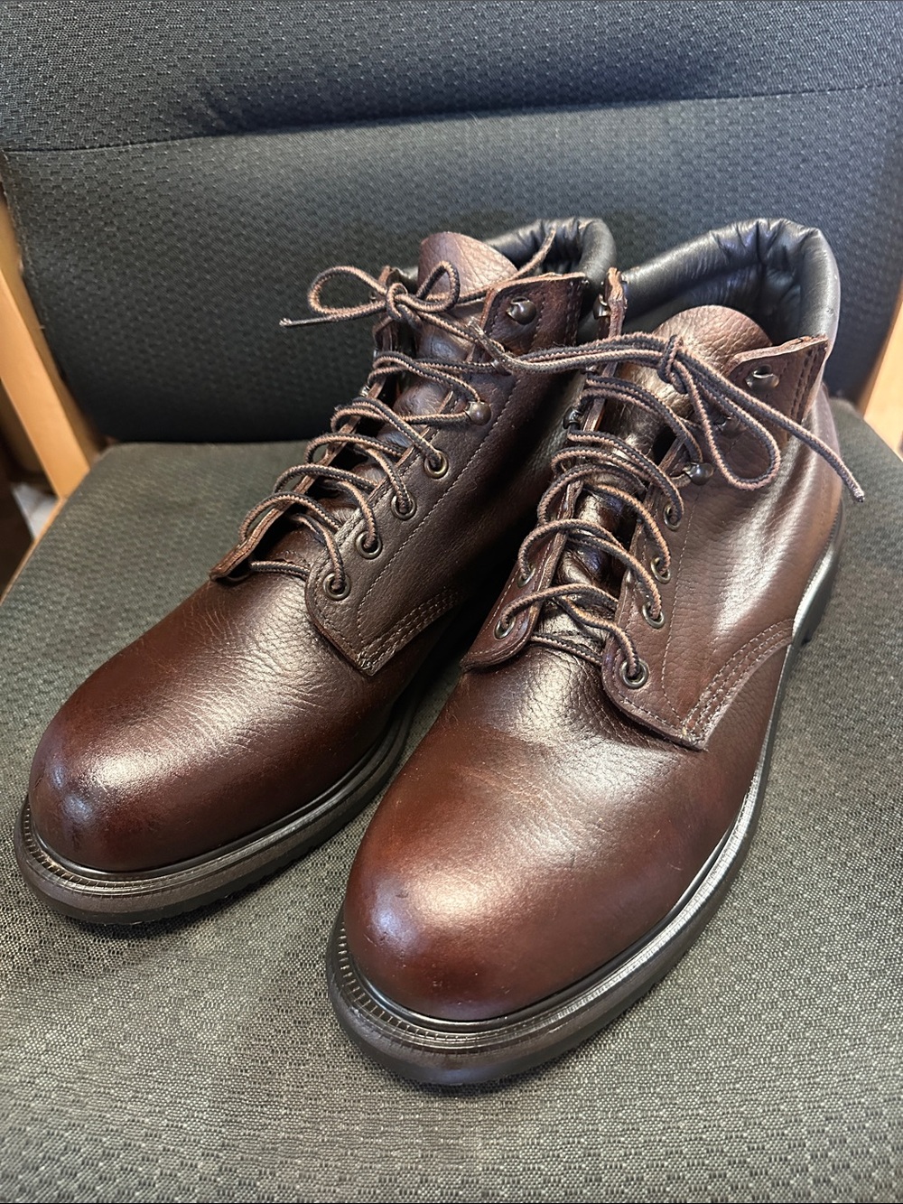 Red Wing men’s size 11.5 steel toe work boots 6” (like) new condition!